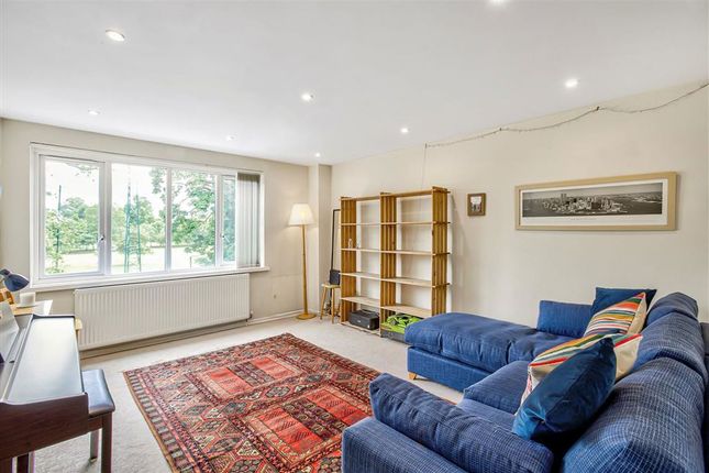 Flat 22, Priory Court, Priory Lane, London photo 2