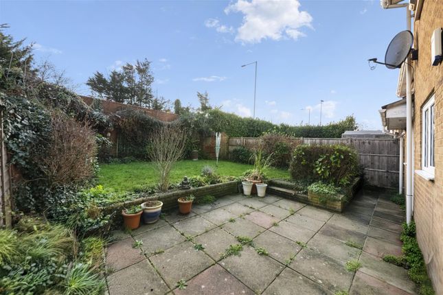 8, Cousins Close, West Drayton photo 4