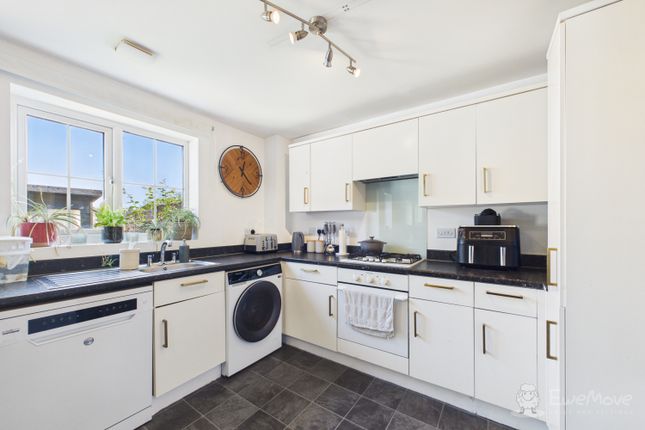 24, Storey Crescent, Folkestone photo 4