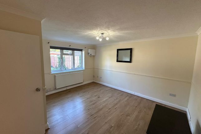 Flat 2, 103, Byron Road, Harrow photo 3