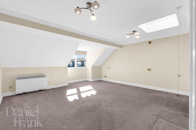 47 Carlton House, Algers Road, Loughton photo 3