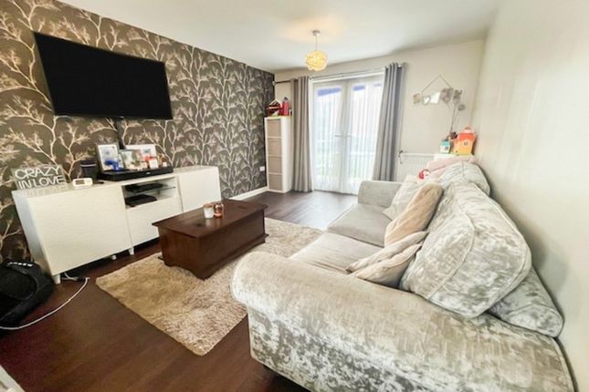 56, Burgundy Drive, Hemel Hempstead photo 2