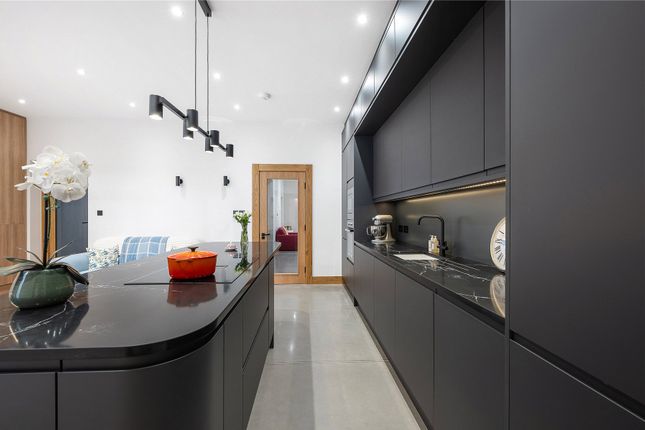 Basement Flat, 36, Redcliffe Square, London photo 4