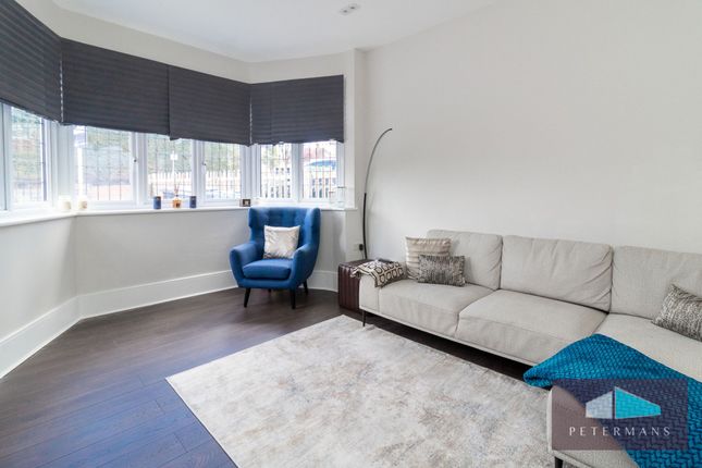 14 Talbot Crescent, London photo 3