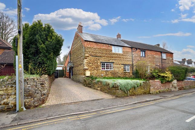 Thumbnail Cottage to rent in Water Lane, Wootton