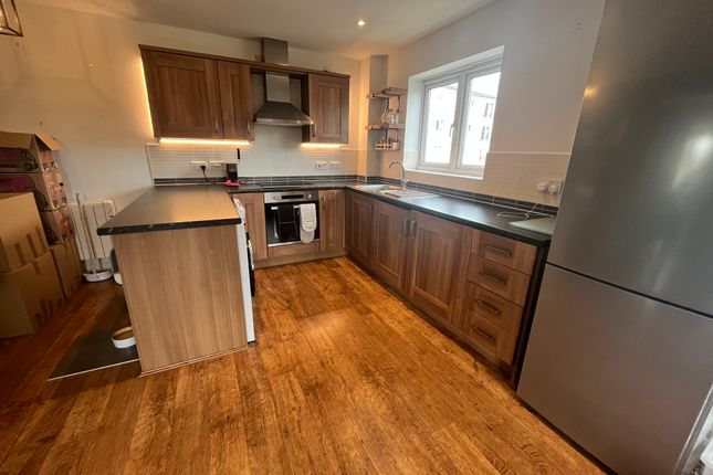 Flat to rent in Ash Court, Leeds