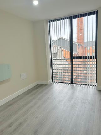 Flat to rent in Warstone Lane, Birmingham, West Midlands