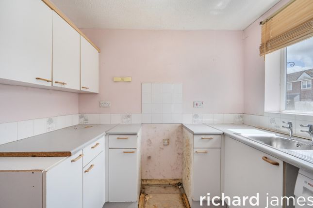 11, Ash Close, Lyneham photo 4