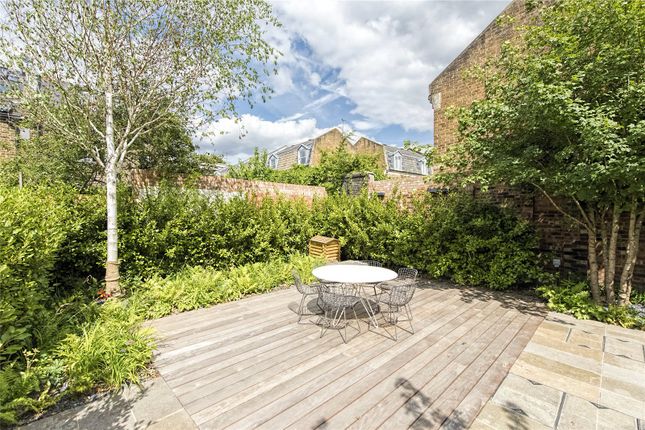 Terraced house to rent in Paradise Gardens, London