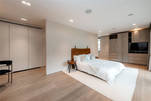 Detached house to rent in Victoria Mews, Notting Hill, London