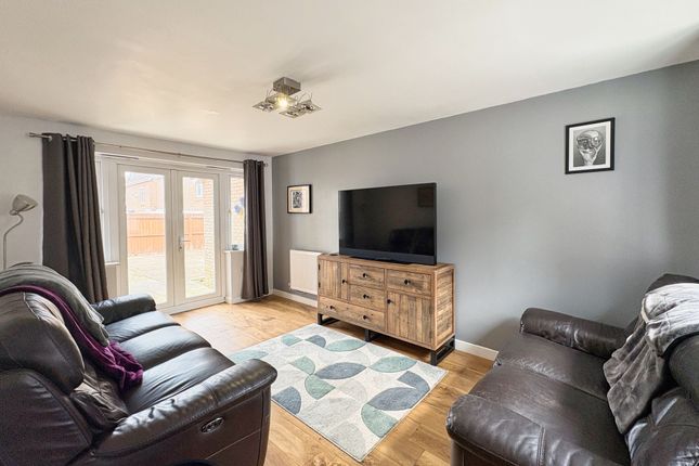 32 Cae Morfa, Neath photo 4