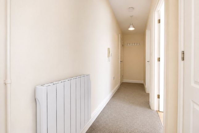 10, Forest Court, Epping, Essex photo 4