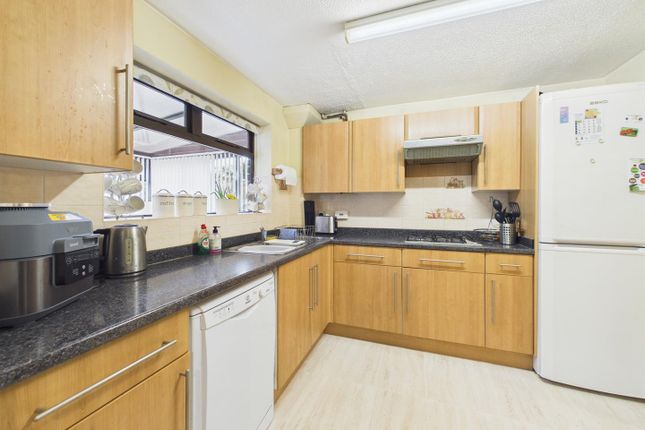 4, Damon Close, Peacehaven photo 2