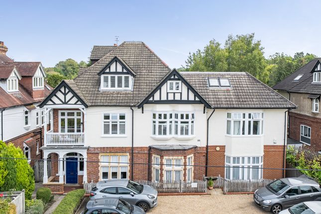 2-bed flat on Warwick Park, Tunbridge Wells, £485,000