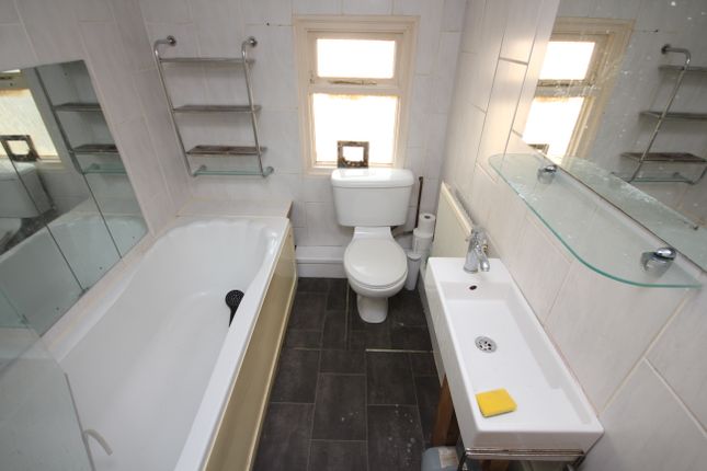 Flat 2, 21, St Clements Road, Bournemouth photo 3