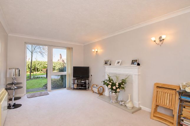 Bridge Court, WEYBRIDGE photo 2