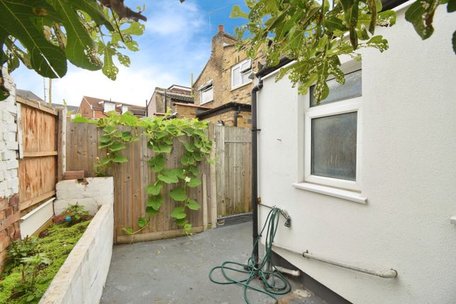 13, Fentons Avenue, London photo 2