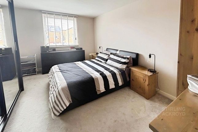 22, Wooldridge Close, Feltham photo 4