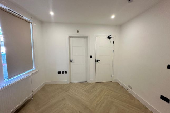 Room 1, 117 Roxborough Road, Harrow photo 2