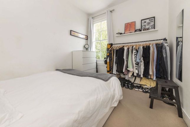 Flat to rent in Cliff Road, London