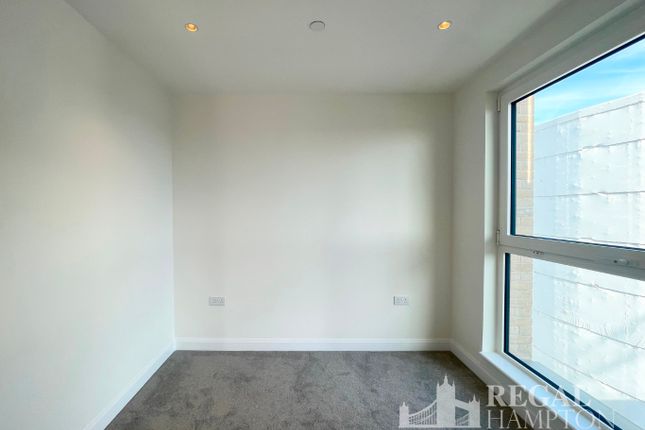 41, 9, Woodall Way, London photo 4