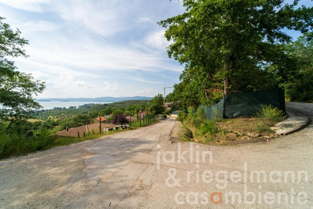 Country house for sale in Italy, Umbria, Perugia, Magione
