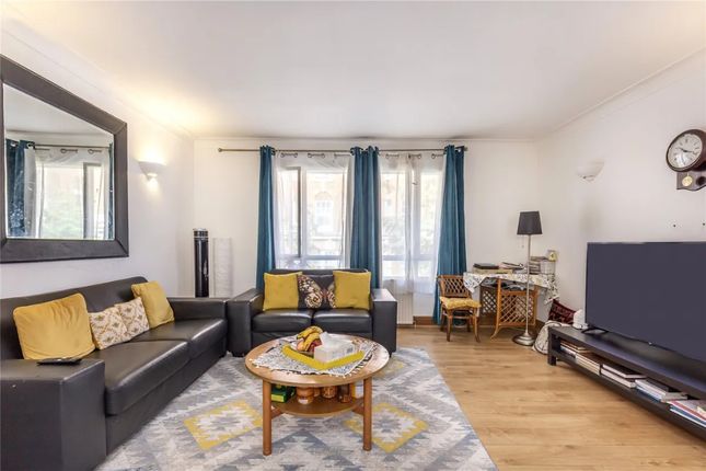 Flat for sale in Vincent Court, Marylebone, London