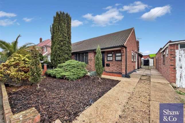 16, Blackberry Farm Close, Hounslow photo 2