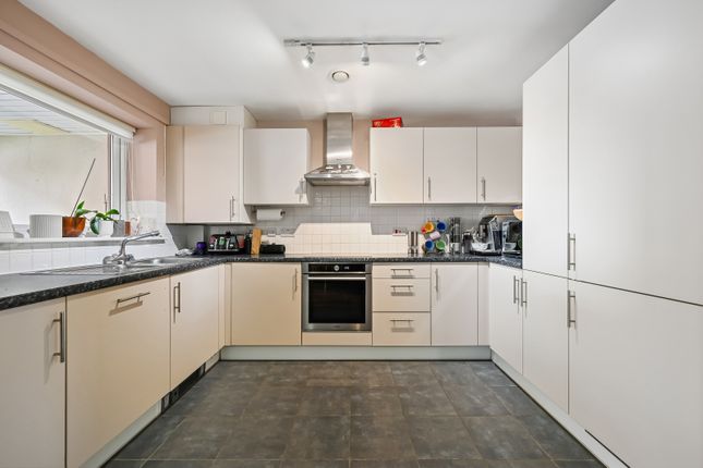 Flat 27,, Briers House, Raynes Park photo 2