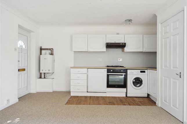 17, Moore Close, Surrey photo 4