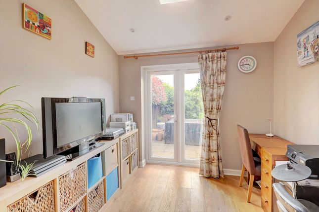 209, Penn Road, High Wycombe photo 4