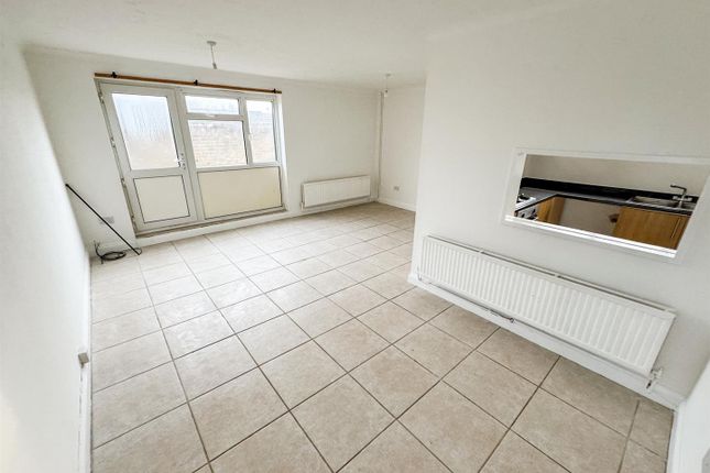 65, Holyrood Walk, Corby photo 3
