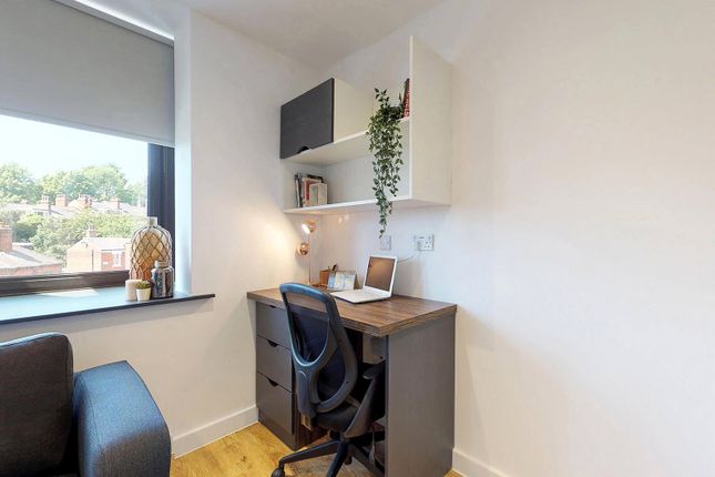 Flat to rent in Woodhouse Square, Leeds