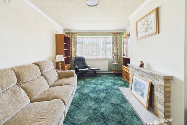 10 Home Close, Aylesbury photo 2