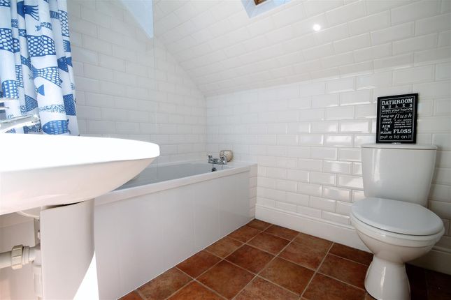 42, Tavistock Road photo 2