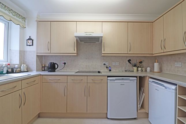 27 Linters Court, London Road, Redhill photo 3