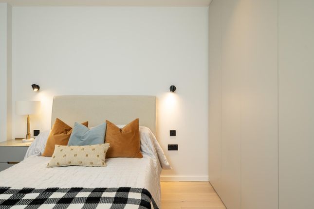 Flat 11,, Mapesbury Gardens, London photo 4