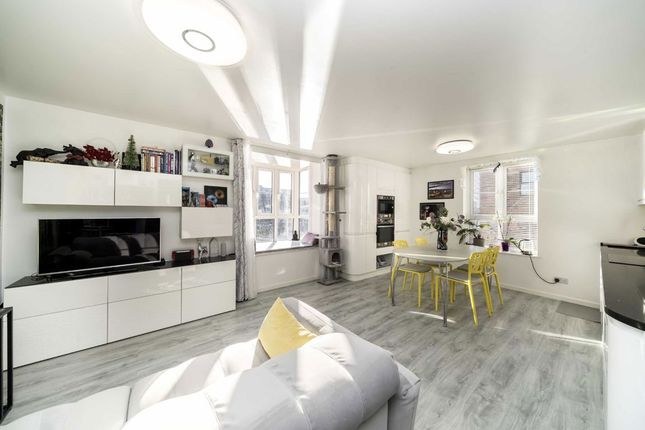 9, Aland Court, London photo 2
