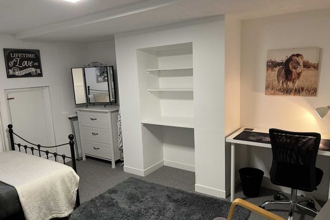 Room 2, Springfield Road, Guildford photo 2