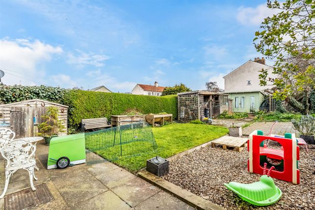 2, Ryebrook Road, Leatherhead photo 4