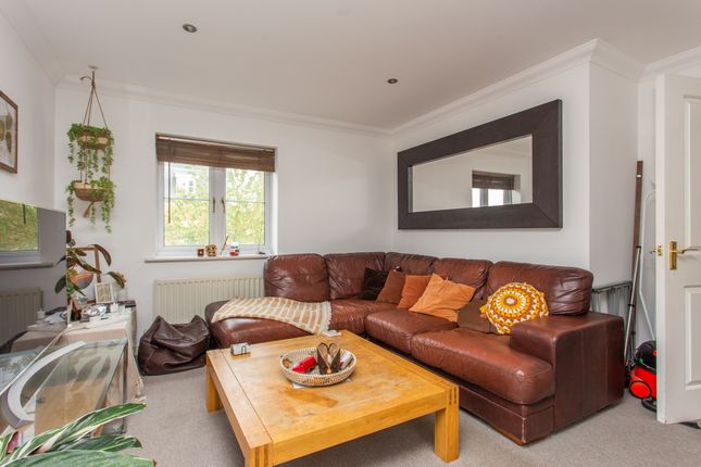 22, Sullivan Close, Kent photo 3