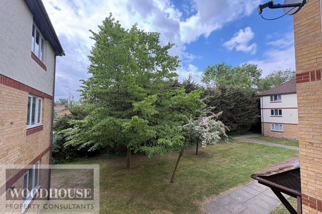 34, Friends Avenue, Cheshunt photo 5