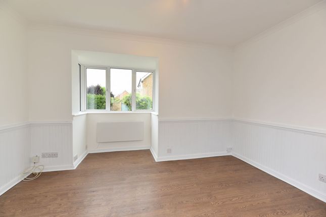 2 Avocet Close, Biggleswade photo 4