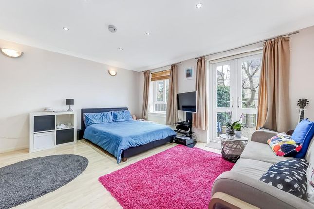 Thumbnail Flat to rent in Chargrove Close, London