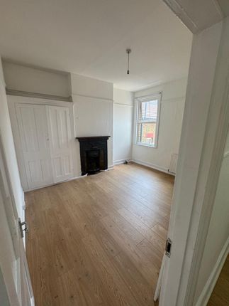 1563a London Road, London photo 2
