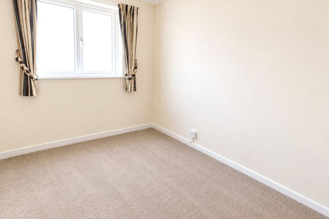 Flat 4 Levington Court, Levington Court, Felixstowe photo 3