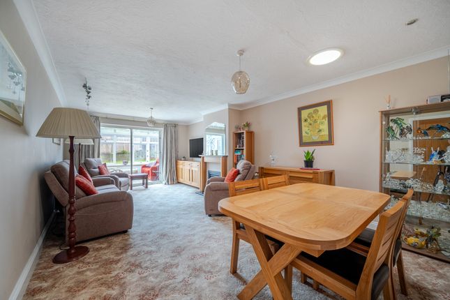 11, Cavalier Way, Alton photo 2