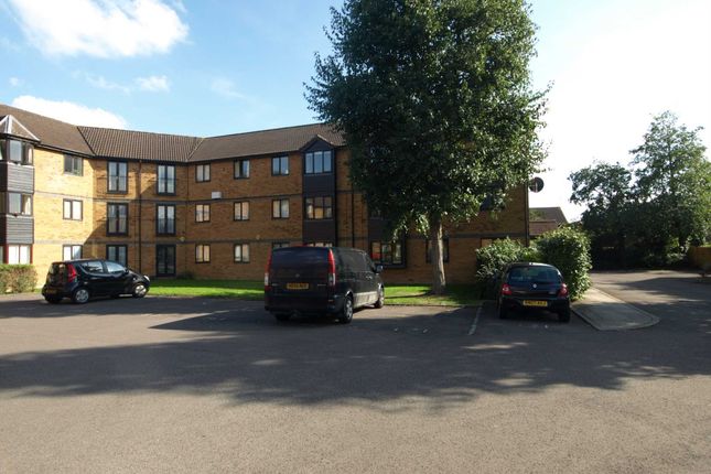 Thumbnail Flat to rent in Heron Drive, Bicester