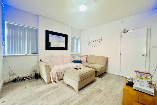 121 Harlaxton Drive, Nottingham photo 3