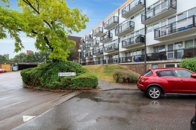 Thumbnail Maisonette for sale in Hillside, Hoddesdon EN118Rw